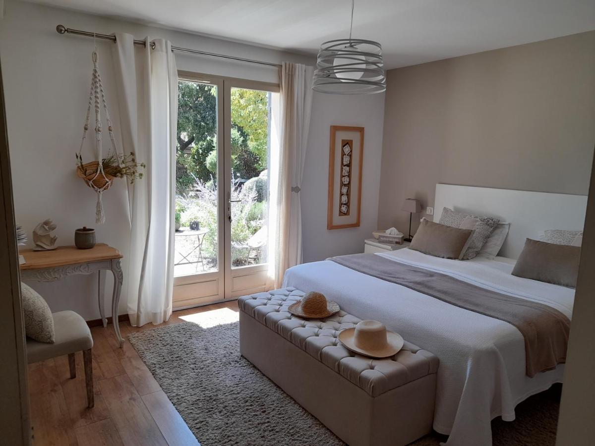 ヴィルヌーヴ・レ・ザヴィニョン La Mathilde Bed & Breakfast エクステリア 写真
